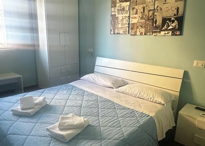 Town לינה וארוחת בוקר